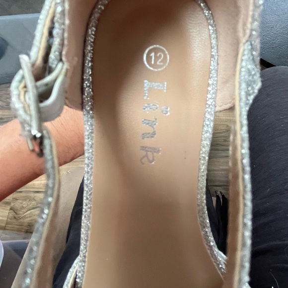 Fantastic 92-K Girl’s Rhinestone Cutout Buckle Ankle Strap Chunk Heels size 12 - Picture 10 of 11